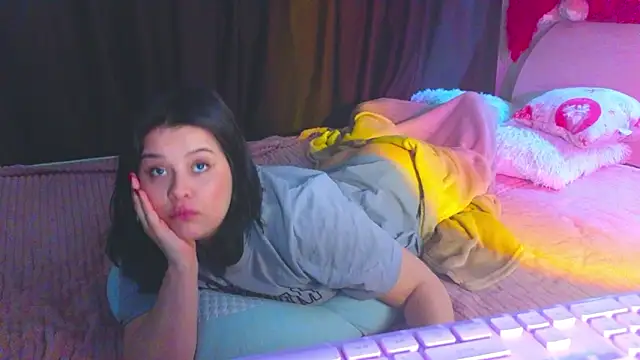 Snapshot of Malika_uAngel chatting on February 15, 2026, 7:51 am Malika uAngel online show from February 15, 2026, 7:51 am