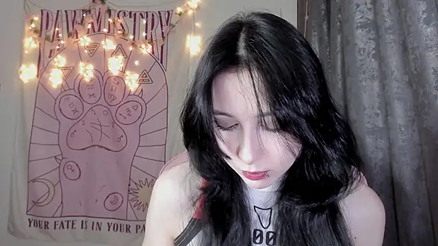 Holy420lolii online show from November 9, 2025, 6:39 pm