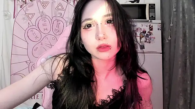 Holy420lolii online show from February 13, 2026, 7:21 pm