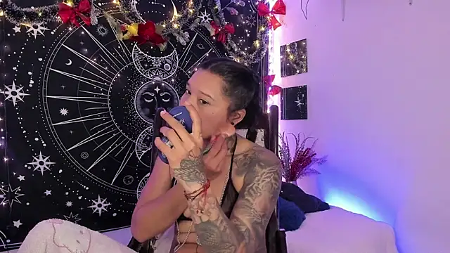 Eva Lee  online show from December 16, 2025, 8:19 am