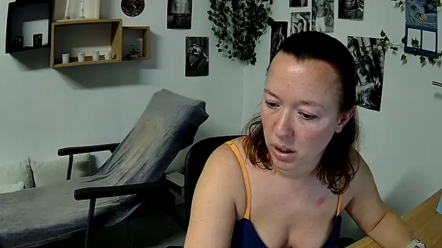 AnyaKreyxh online show from January 4, 2025, 2:56 pm