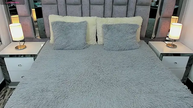 EMMAHILL1 online show from March 12, 2025, 7:38 pm