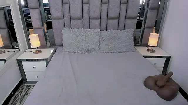 EMMAHILL1 online show from September 20, 2025, 6:31 pm