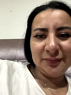 Abril Luv online show from November 19, 2025, 1:16 am