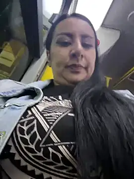 Abril Luv online show from January 17, 2026, 12:37 am