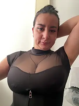 Abril Luv online show from February 5, 2026, 1:49 pm