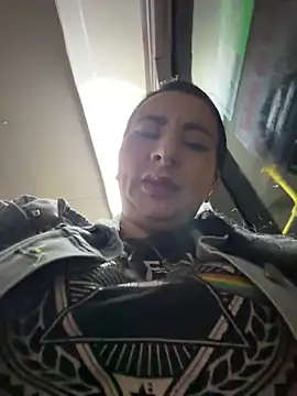 Abril Luv online show from February 26, 2026, 12:31 am