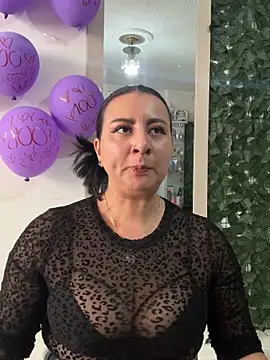 Abril Luv online show from May 8, 2026, 1:27 pm