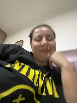 Abril Luv online show from May 25, 2026, 12:49 am