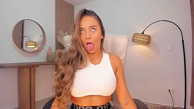 wandathompson  online show from March 28, 2026, 10:04 am