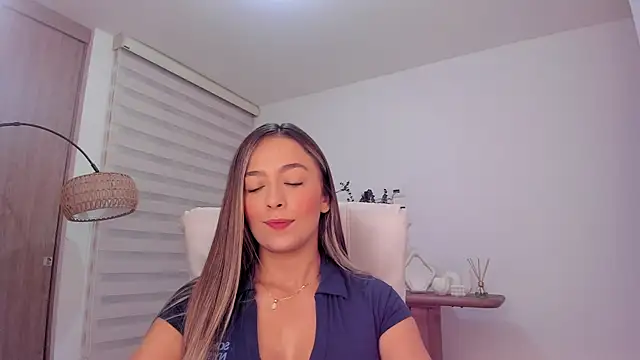 wandathompson  online show from April 10, 2026, 10:09 am