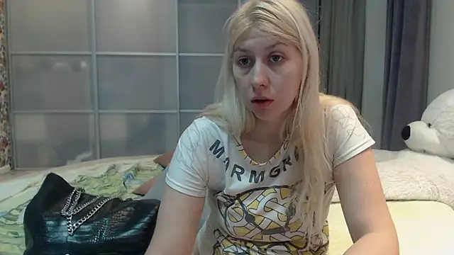 KyliePag online show from February 15, 2026, 5:48 am