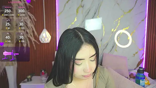 haylie  online show from December 6, 2024, 6:48 am