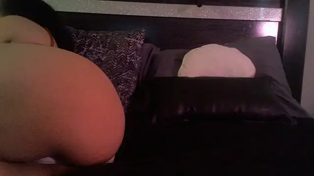 Snapshot of lofibunni chatting on April 4, 2026, 8:39 pm lofibunni online show from April 4, 2026, 8:39 pm