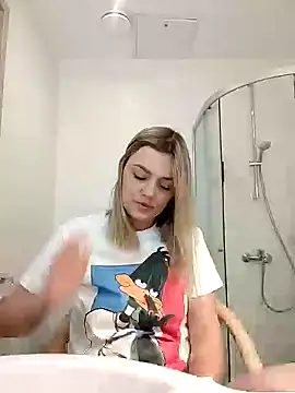 Snapshot of KrissSexi chatting on February 14, 2025, 7:02 pm KrissSexi online show from February 14, 2025, 7:02 pm