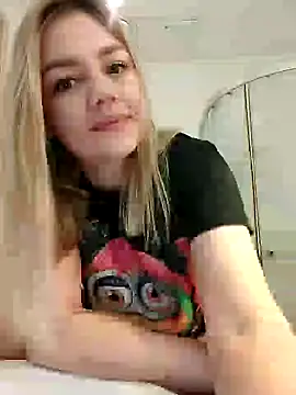 Snapshot of KrissSexi chatting on February 15, 2025, 3:20 am KrissSexi online show from February 15, 2025, 3:20 am