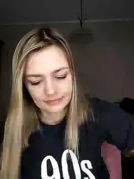 Snapshot of KrissSexi chatting on February 17, 2025, 2:15 pm KrissSexi online show from February 17, 2025, 2:15 pm