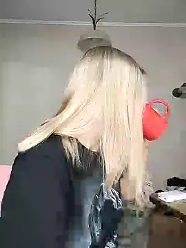 Snapshot of KrissSexi chatting on February 19, 2025, 4:00 pm KrissSexi online show from February 19, 2025, 4:00 pm