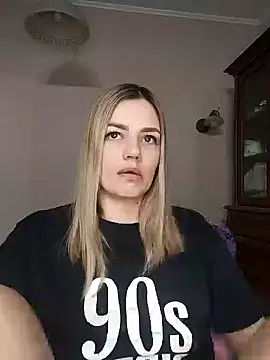 Snapshot of KrissSexi chatting on March 3, 2025, 2:15 pm KrissSexi online show from March 3, 2025, 2:15 pm