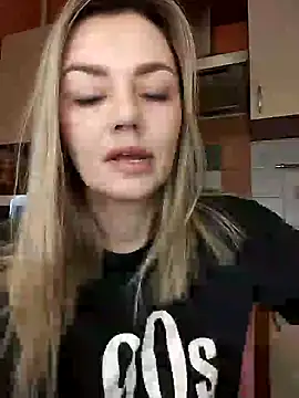 Snapshot of KrissSexi chatting on March 4, 2025, 5:32 am KrissSexi online show from March 4, 2025, 5:32 am