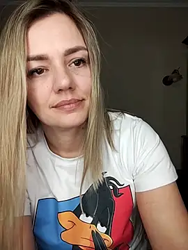 Snapshot of KrissSexi chatting on March 5, 2025, 5:50 pm KrissSexi online show from March 5, 2025, 5:50 pm