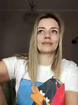 Snapshot of KrissSexi chatting on March 7, 2025, 5:29 am KrissSexi online show from March 7, 2025, 5:29 am