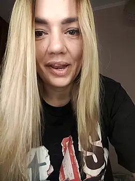 Snapshot of KrissSexi chatting on September 9, 2025, 4:23 am KrissSexi online show from September 9, 2025, 4:23 am