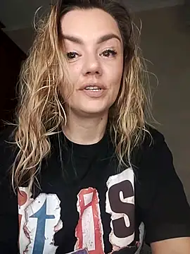 Snapshot of KrissSexi chatting on September 9, 2025, 10:31 pm KrissSexi online show from September 9, 2025, 10:31 pm