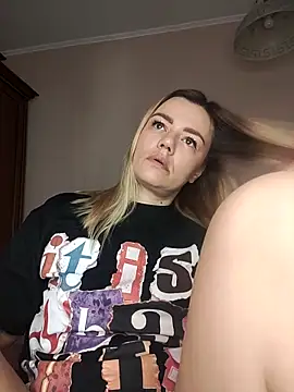 Snapshot of KrissSexi chatting on September 11, 2025, 4:45 am KrissSexi online show from September 11, 2025, 4:45 am