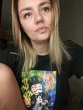 Snapshot of KrissSexi chatting on September 13, 2025, 6:18 pm KrissSexi online show from September 13, 2025, 6:18 pm