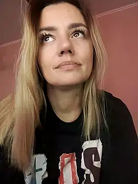 Snapshot of KrissSexi chatting on September 16, 2025, 8:26 am KrissSexi online show from September 16, 2025, 8:26 am