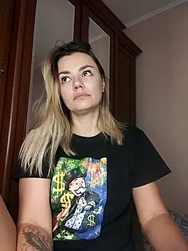 Snapshot of KrissSexi chatting on September 17, 2025, 4:36 am KrissSexi online show from September 17, 2025, 4:36 am