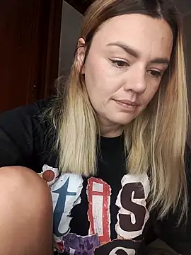 Snapshot of KrissSexi chatting on September 18, 2025, 4:58 am KrissSexi online show from September 18, 2025, 4:58 am