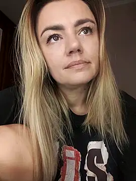 Snapshot of KrissSexi chatting on September 22, 2025, 4:36 am KrissSexi online show from September 22, 2025, 4:36 am