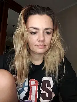 Snapshot of KrissSexi chatting on September 22, 2025, 6:43 pm KrissSexi online show from September 22, 2025, 6:43 pm