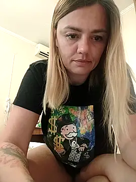 Snapshot of KrissSexi chatting on September 24, 2025, 2:42 pm KrissSexi online show from September 24, 2025, 2:42 pm