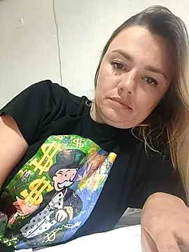 Snapshot of KrissSexi chatting on October 3, 2025, 7:00 pm KrissSexi online show from October 3, 2025, 7:00 pm