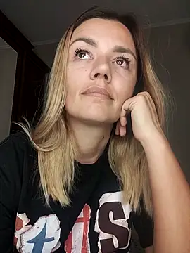 Snapshot of KrissSexi chatting on October 6, 2025, 2:58 pm KrissSexi online show from October 6, 2025, 2:58 pm