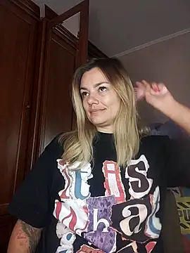 Snapshot of KrissSexi chatting on October 7, 2025, 4:53 am KrissSexi online show from October 7, 2025, 4:53 am