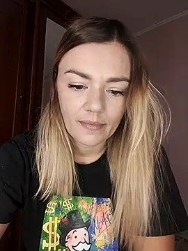 Snapshot of KrissSexi chatting on October 9, 2025, 4:43 am KrissSexi online show from October 9, 2025, 4:43 am