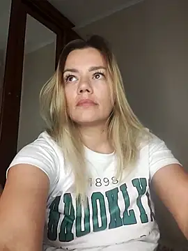 Snapshot of KrissSexi chatting on October 18, 2025, 8:31 pm KrissSexi online show from October 18, 2025, 8:31 pm