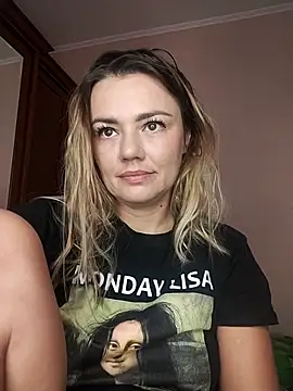 Snapshot of KrissSexi chatting on October 20, 2025, 5:19 am KrissSexi online show from October 20, 2025, 5:19 am