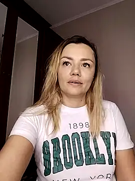 Snapshot of KrissSexi chatting on October 23, 2025, 5:18 am KrissSexi online show from October 23, 2025, 5:18 am