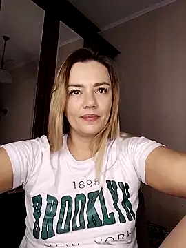 Snapshot of KrissSexi chatting on October 24, 2025, 4:42 am KrissSexi online show from October 24, 2025, 4:42 am