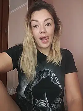 Snapshot of KrissSexi chatting on October 31, 2025, 6:14 am KrissSexi online show from October 31, 2025, 6:14 am