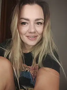 KrissSexi online show from December 3, 2025, 6:43 am