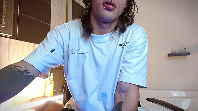 AlbertBernal69 online show from December 19, 2025, 2:40 am