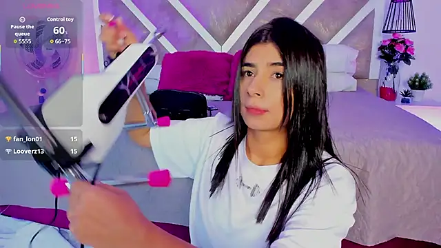 ZiaCalifa online show from March 11, 2026, 12:33 pm