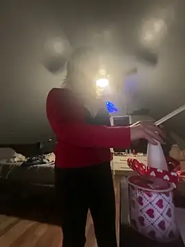 SummerBlueMoon online show from February 9, 2026, 4:16 am