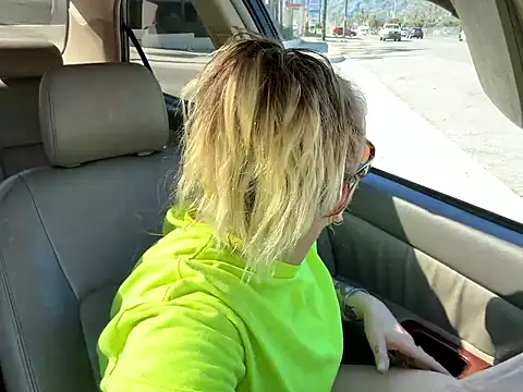 SummerBlueMoon online show from February 28, 2026, 9:38 pm